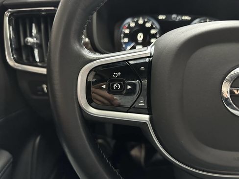 Used 2017 Volvo S90 T6 Momentum w/ Vision Package image 21