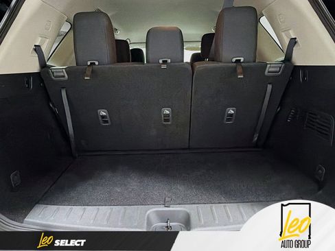 Used 2024 Nissan Pathfinder SV image 25