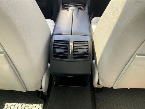 Used 2016 Mercedes-Benz E 350 4MATIC Wagon image 10