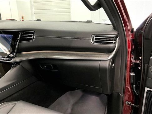 Used 2024 Jeep Wagoneer L Series III w/ Premium Group I image 15