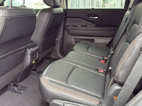 Certified 2024 Nissan Pathfinder SL image 21