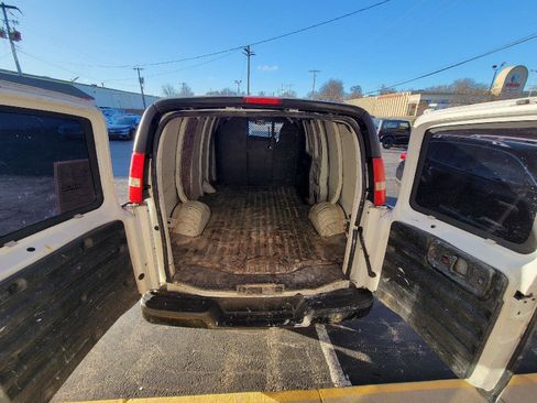 Used 2015 Chevrolet Express 2500 image 24