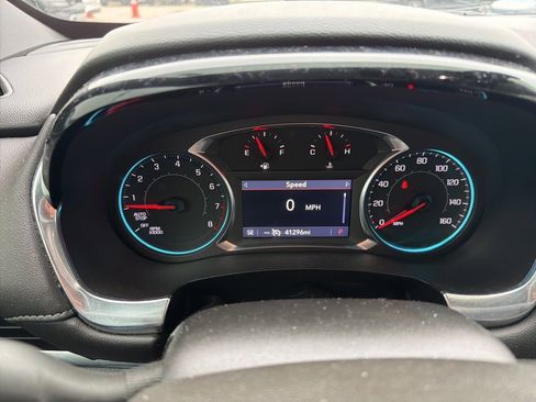 Used 2022 Chevrolet Traverse LT image 11