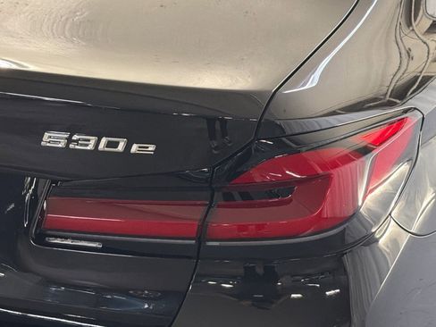 Used 2023 BMW 530e w/ Premium Package image 12