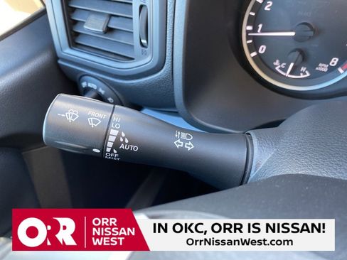 Used 2024 Nissan Titan SV w/ SV Convenience Package image 30