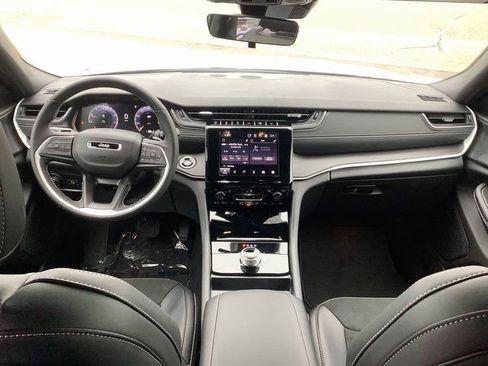 New 2025 Jeep Grand Cherokee Altitude image 6