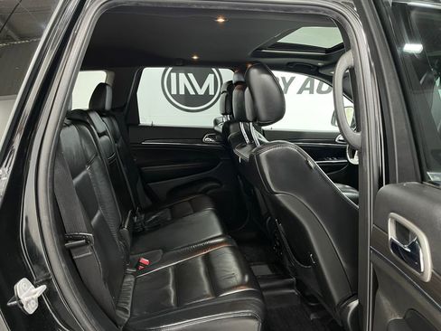 Used 2018 Jeep Grand Cherokee Limited image 32