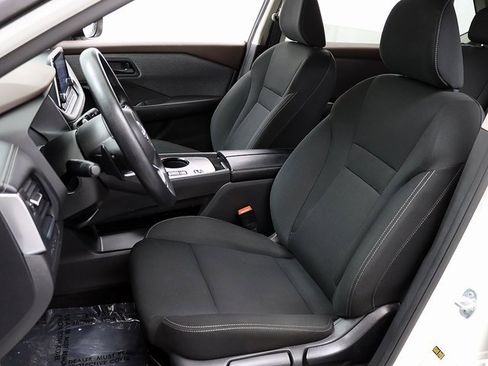 Used 2023 Nissan Rogue S image 9