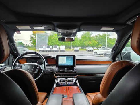 Used 2018 Lincoln Navigator L Reserve w/ Technology Package AWD/4WD image 13