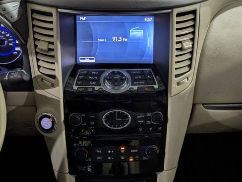 Used 2017 INFINITI QX70 AWD w/ Premium Package image 42