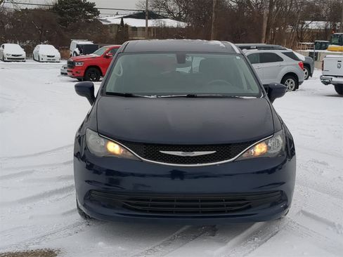 Used 2017 Chrysler Pacifica Touring image 17