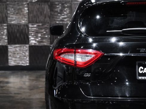 Used 2018 Maserati Levante GranLusso AWD/4WD image 46