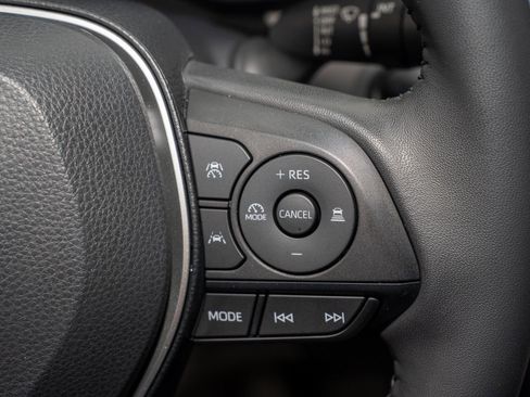 Used 2025 Toyota Corolla SE w/ SE Premium Package image 31