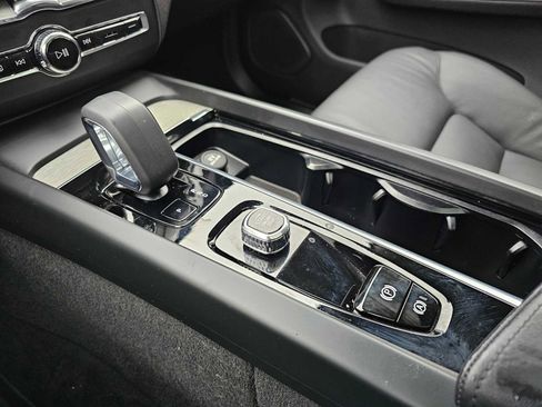 Used 2025 Volvo XC60 B5 Plus w/ Protection Package Premier image 38