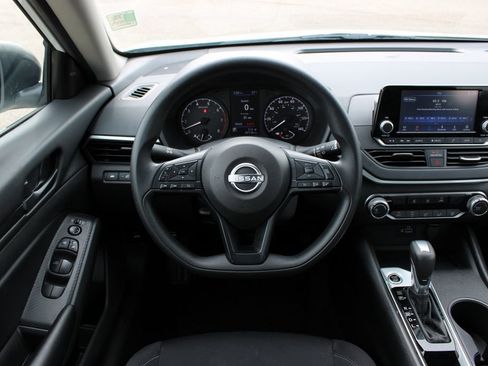 Used 2024 Nissan Altima 2.5 S FWD image 11