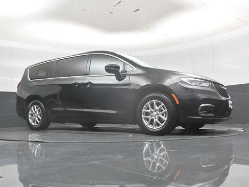 Used 2026 Chrysler Pacifica Select FWD image 45