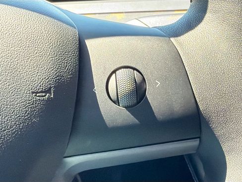 Used 2021 Tesla Model Y Performance image 38