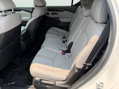 Used 2025 Honda Pilot Touring image 13