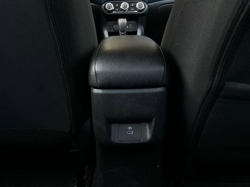 Used 2025 Nissan Versa SV w/ Trunk Package image 12