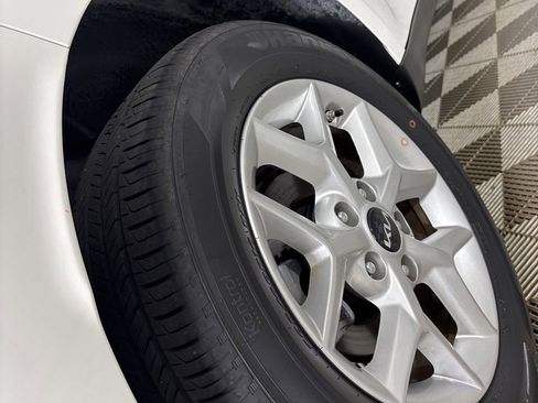 Used 2025 Kia Soul LX w/ LX Technology Package FWD image 26