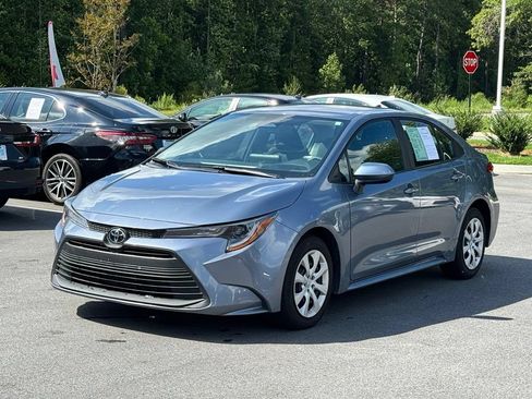 Used 2025 Toyota Corolla LE FWD image 2