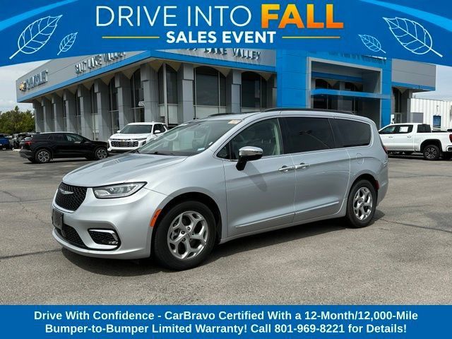 Used 2023 Chrysler Pacifica Limited FWD image 1