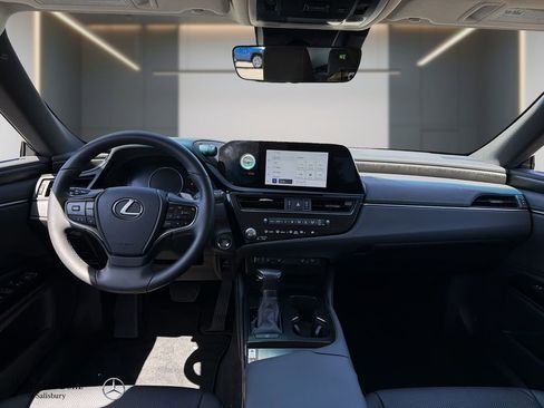Used 2023 Lexus ES 250 w/ Premium Package AWD/4WD image 5