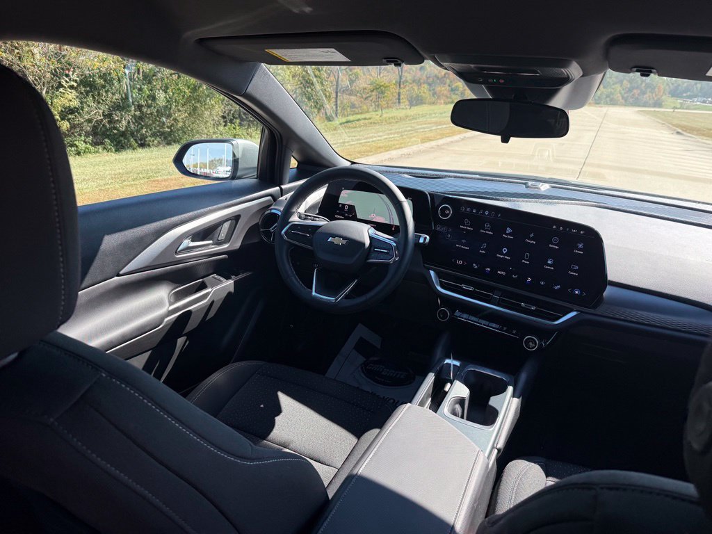 Used 2025 Chevrolet Equinox EV LT w/ Comfort Package AWD/4WD image 19