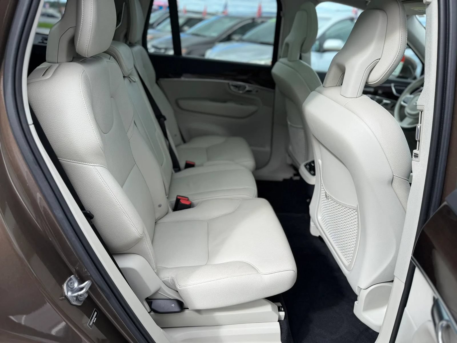 Used 2016 Volvo XC90 T6 Momentum w/ Momentum Plus Package AWD/4WD image 13