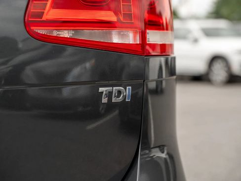 Used 2016 Volkswagen Touareg Sport AWD/4WD image 33