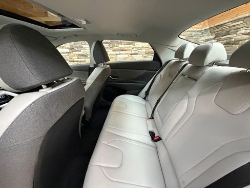 Certified 2025 Hyundai Elantra Limited w/ Cargo Package image 28