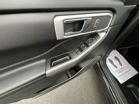 Certified 2021 Ford Explorer XLT image 13