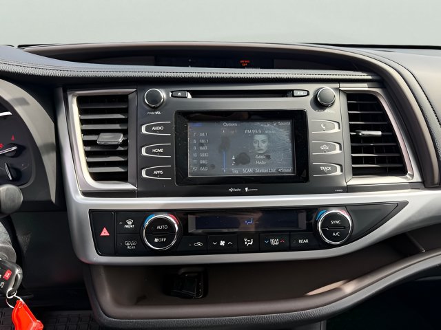 Used 2015 Toyota Highlander Plus AWD/4WD image 15