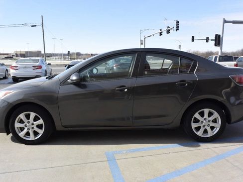 Used 2010 MAZDA MAZDA3 i Touring image 2