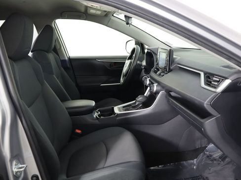 Used 2019 Toyota RAV4 LE FWD image 17