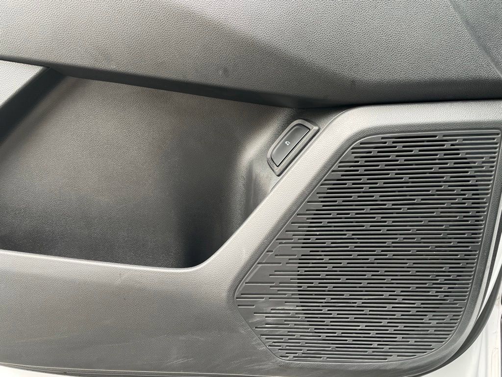 Used 2025 Chevrolet Equinox RS w/ Safety and Technology Package AWD/4WD image 18
