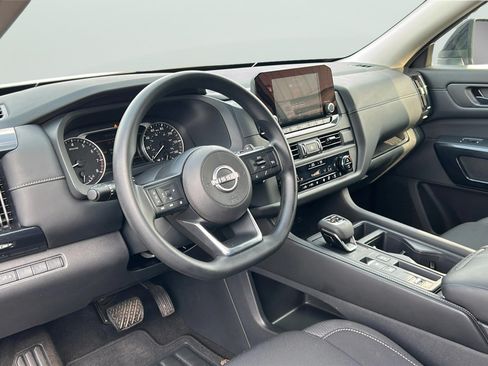 Used 2025 Nissan Pathfinder S FWD image 21