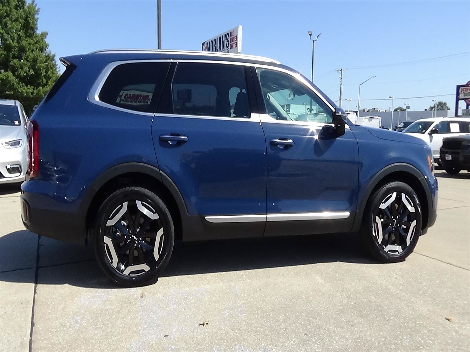 Used 2025 Kia Telluride S AWD/4WD image 6