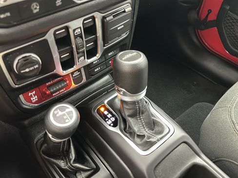 Used 2024 Jeep Gladiator Sport AWD/4WD image 21