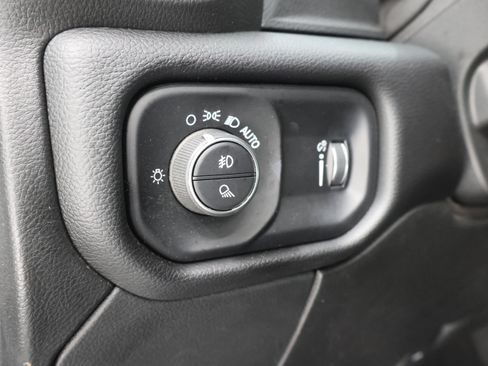 Used 2025 RAM 2500 Big Horn AWD/4WD image 40