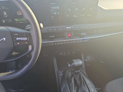 Used 2025 Kia K4 FWD image 16