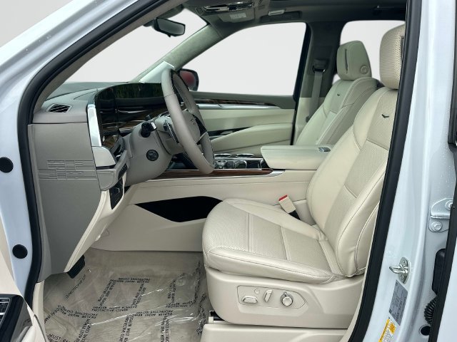 Used 2026 Cadillac Escalade Platinum Luxury AWD/4WD image 16