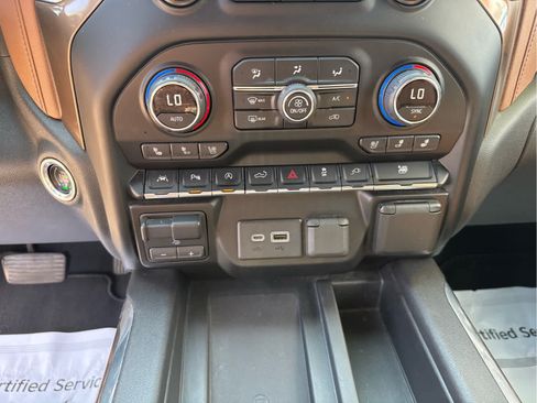 Used 2019 Chevrolet Silverado 1500 High Country w/ Technology Package AWD/4WD image 34