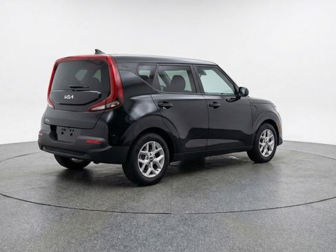 Used 2025 Kia Soul LX w/ LX Technology Package image 9