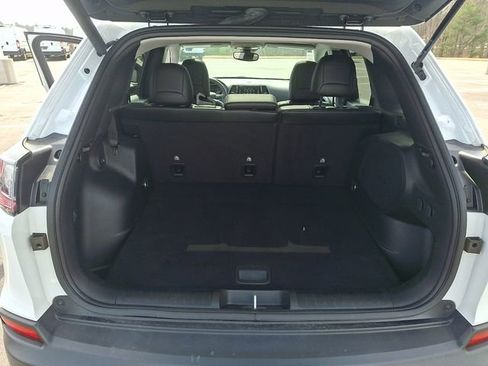 Used 2022 Jeep Cherokee Limited image 29