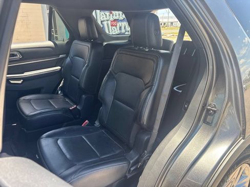 Used 2017 Ford Explorer Limited w/ Equipment Group 301A FWD image 11