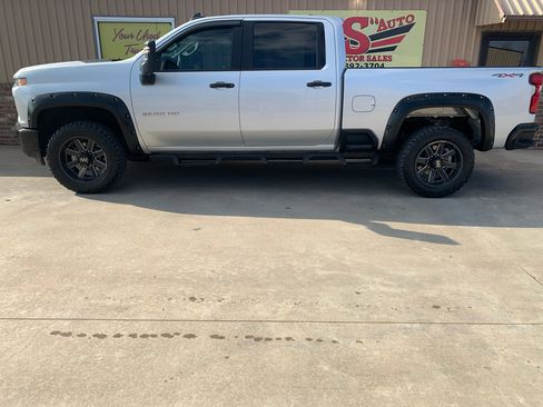 Used 2021 Chevrolet Silverado 2500 Custom w/ Custom Value Package image 5