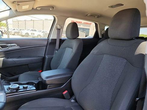 Used 2023 Kia Sportage LX AWD/4WD image 11