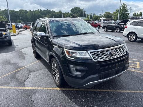 Used 2017 Ford Explorer Platinum AWD/4WD image 2