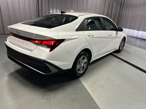 Used 2026 Hyundai Elantra SE FWD image 7